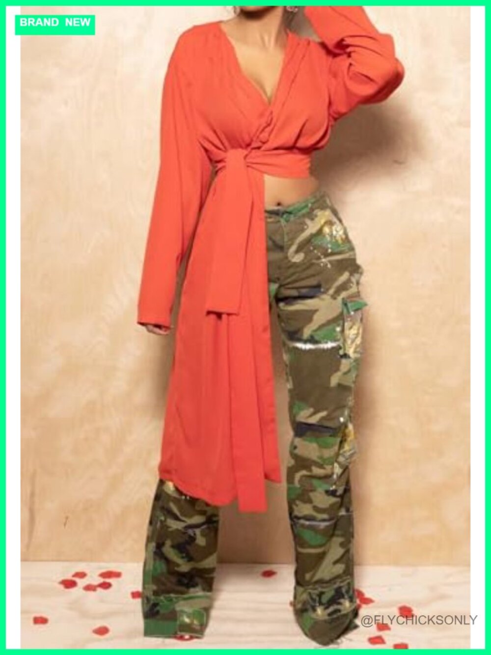 Distressed Camouflage Cargo Pants with Pockets High Rise Straight Leg - Picture 4 of 6